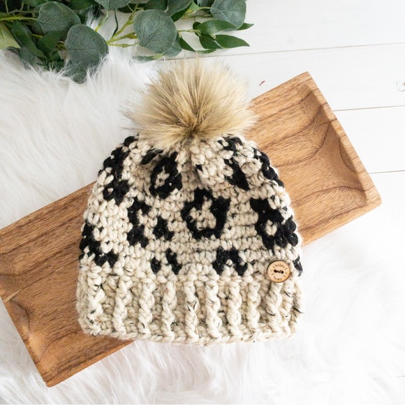 6-12 Months Crochet Leopard Hat, Faux Fur pompom, Mommy & Me, Toque, Winter - Picture 1 of 6